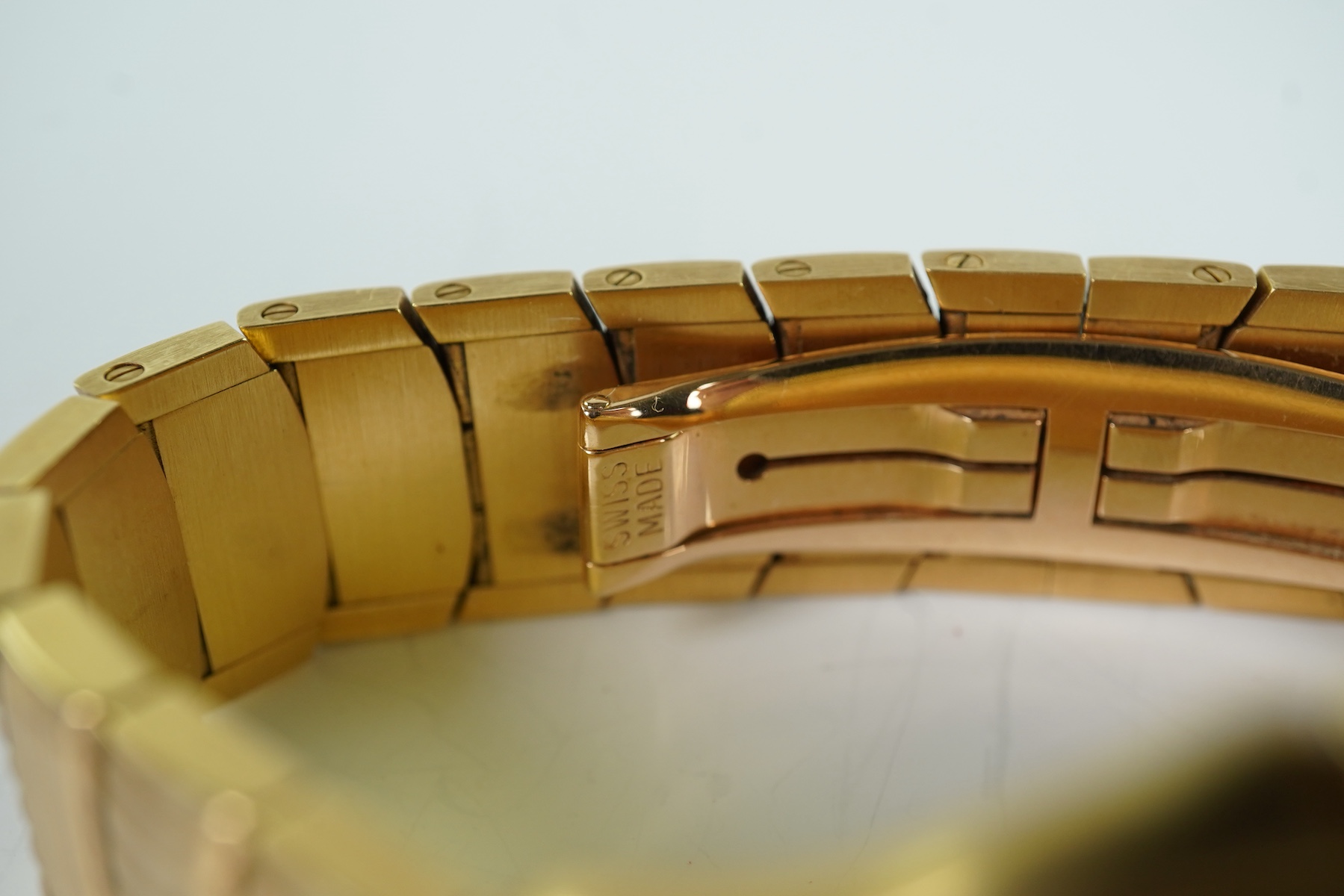 A gentleman's late 20th century 18k gold Cartier Cougar quartz wrist watch